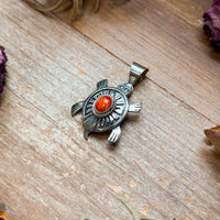 Sterling Silver Turtle Pendant with Spiny Oyster