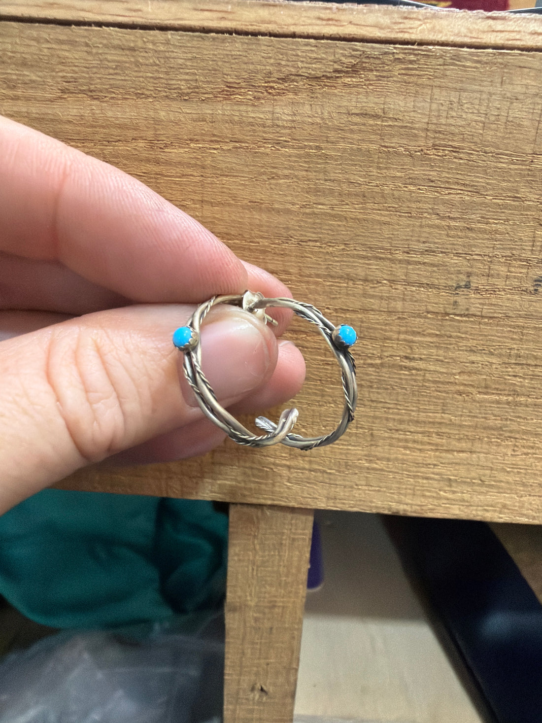 Open Hoop Twist w/Dot