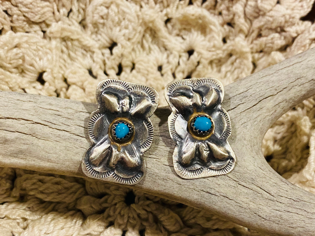 Small Concho with Turquoise Dot
