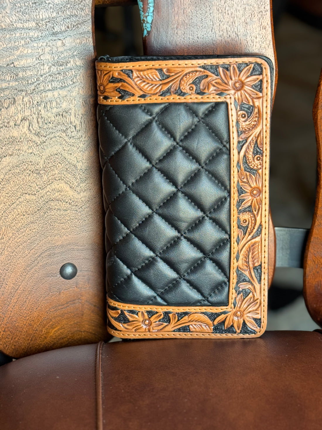 Executive Puncher Clutch Organizer