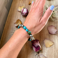 Sterling Silver Spiderweb Kingman Turquoise & Ponca Pearl Memory Wire Bracelet – Fits Up to 9” Wrist – Artist Jason Ogg